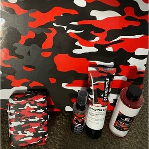 Southpole iconic luxury bathrobe and shave set